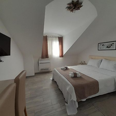 Hotel Dapcevic 采蒂涅 外观 照片