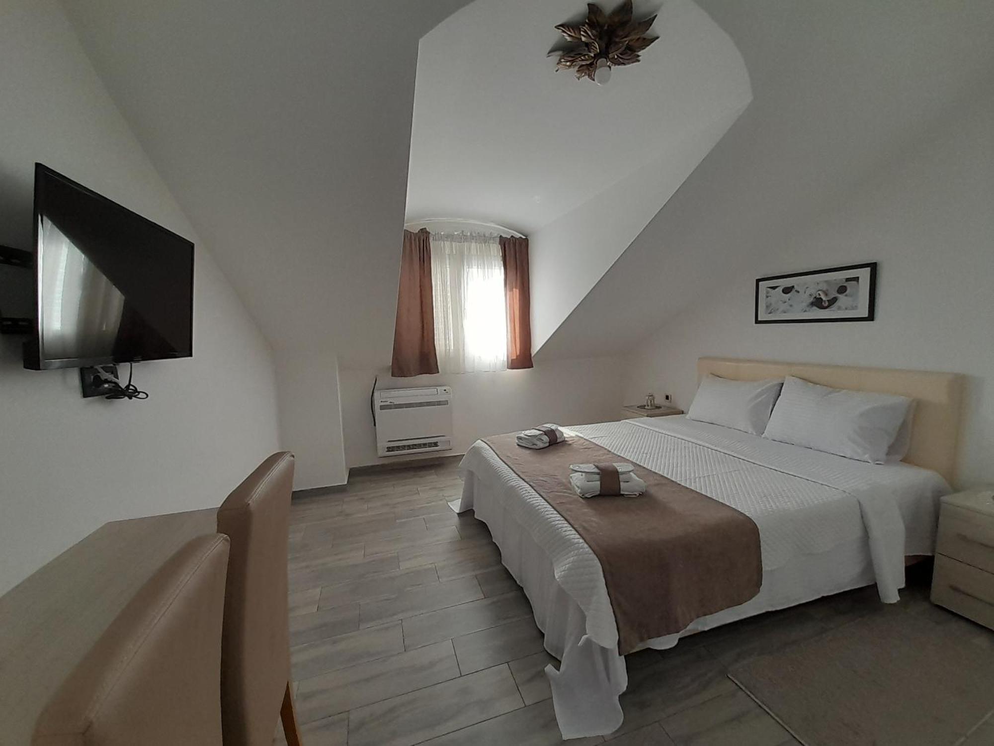 Hotel Dapcevic 采蒂涅 外观 照片